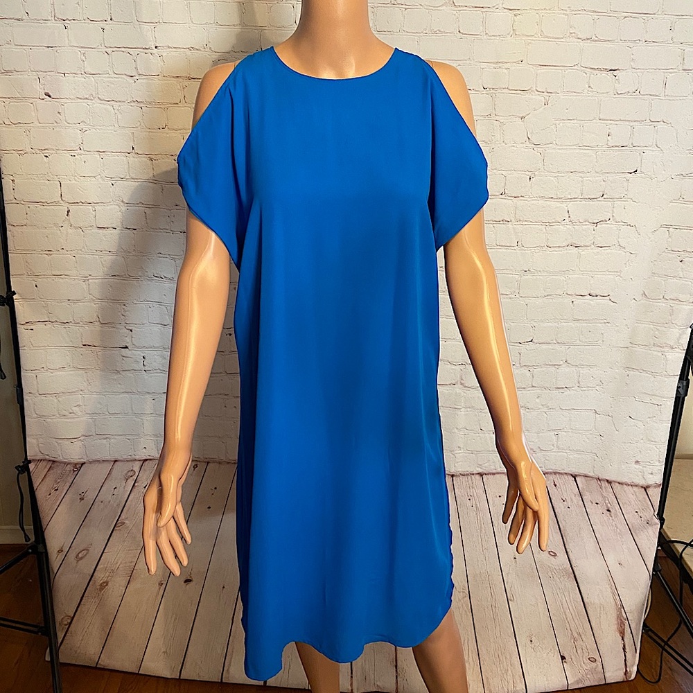 Mossimo NWT bright blue cut out sleeve size medium